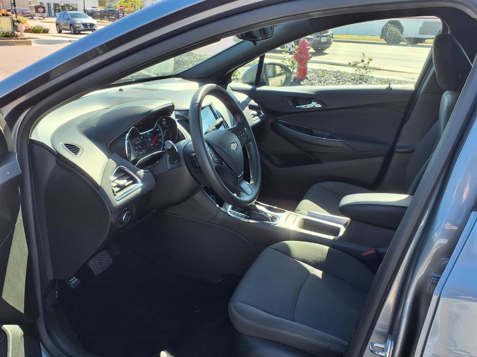 Used 2018 Chevrolet Cruze LT w/ Convenience Package FWD image 20