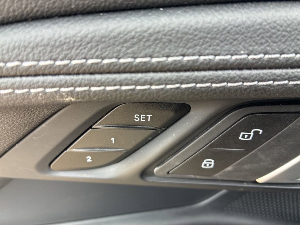 Used 2025 BMW 230i Coupe w/ Premium Package RWD image 9