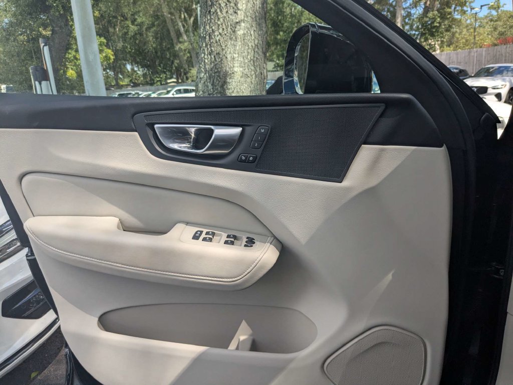 Certified 2024 Volvo XC60 B5 Plus w/ Protection Package Premier AWD/4WD image 32