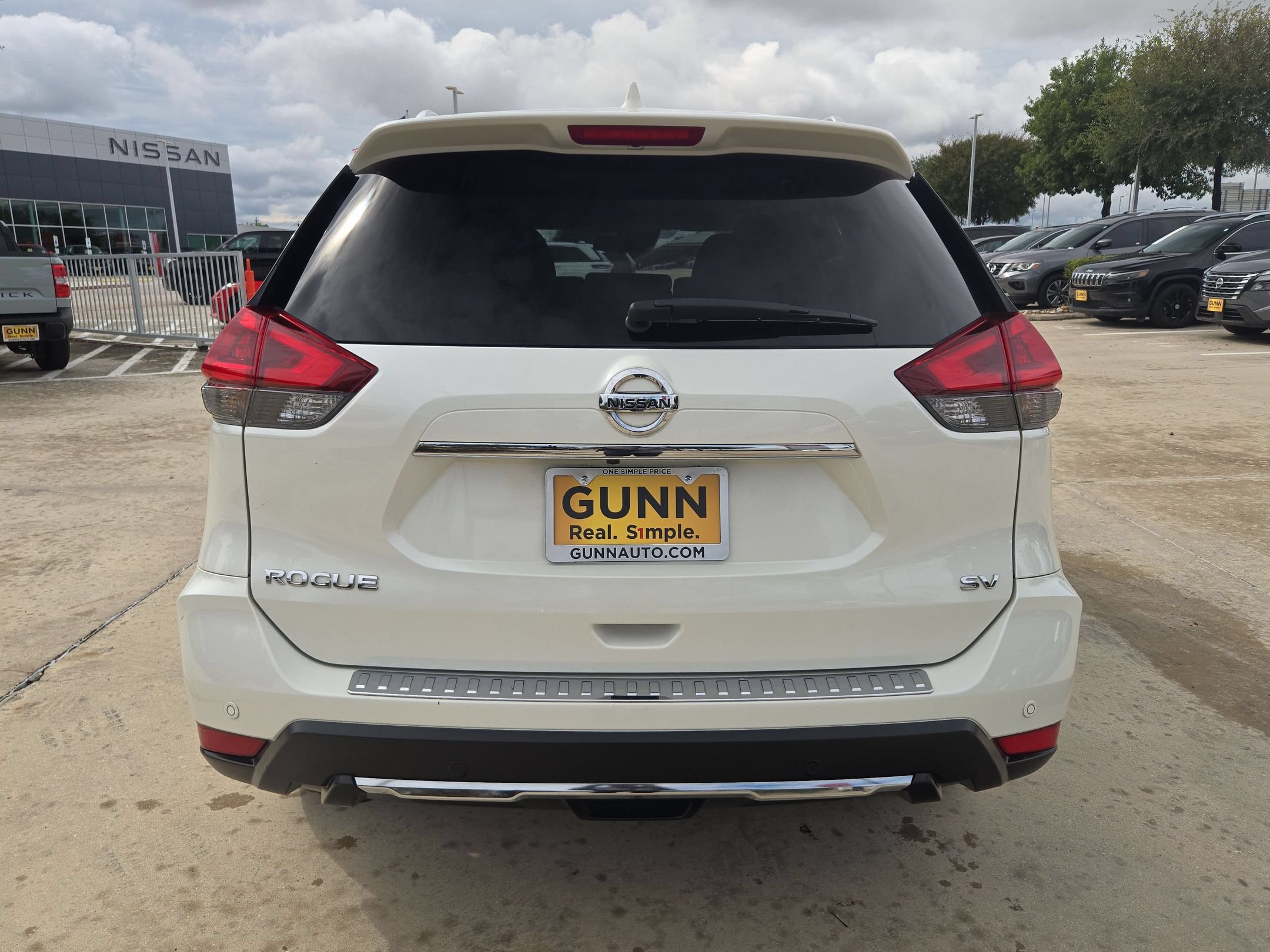 Used 2020 Nissan Rogue SV FWD image 4