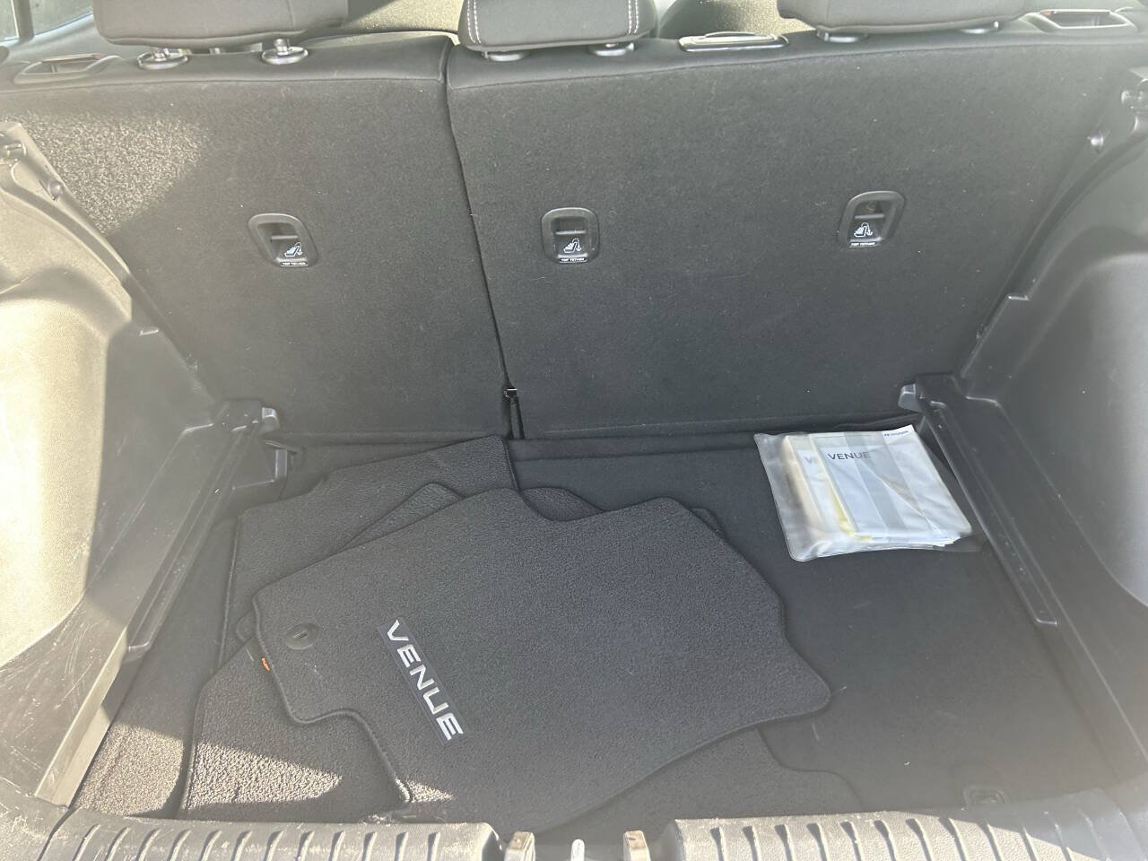 Used 2020 Hyundai Venue SEL FWD image 12