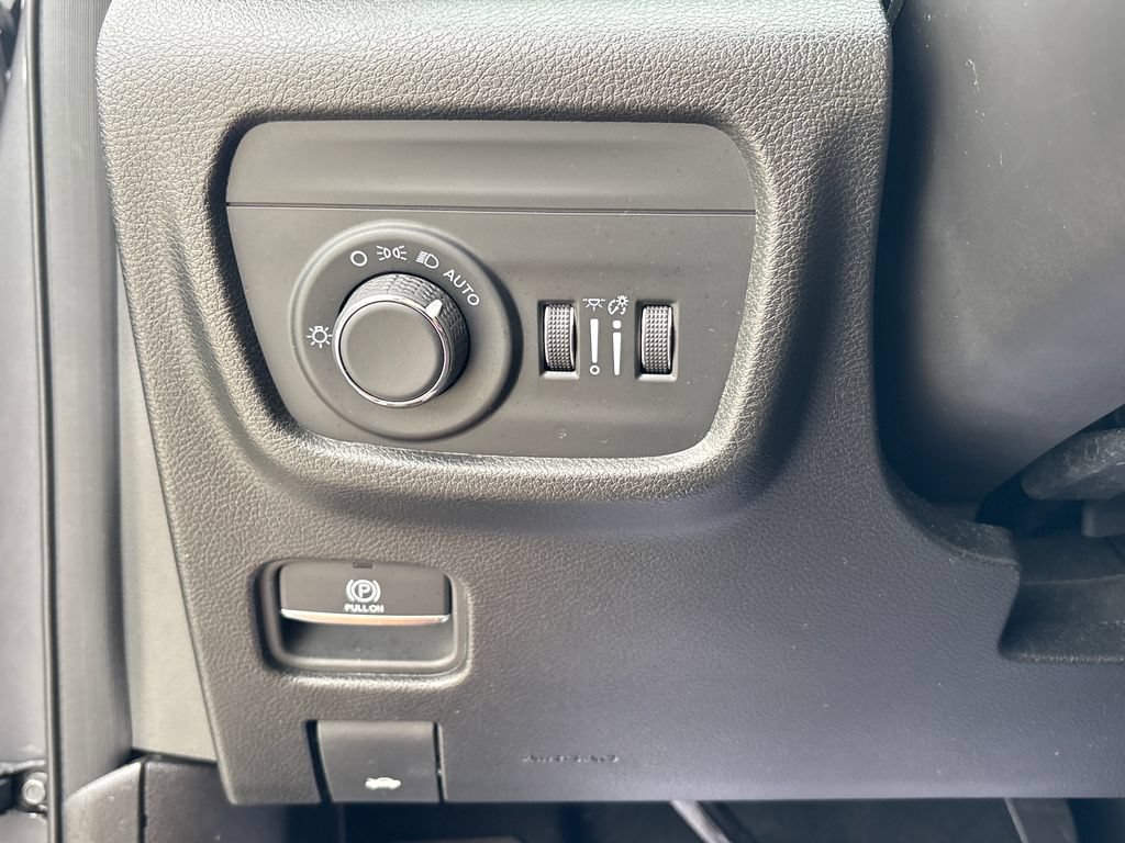Used 2025 Jeep Grand Cherokee L Altitude AWD/4WD image 55