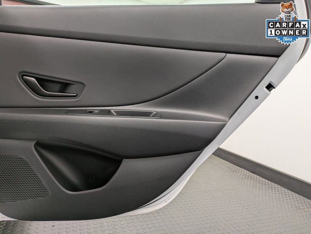 Used 2025 Hyundai Elantra Limited image 27