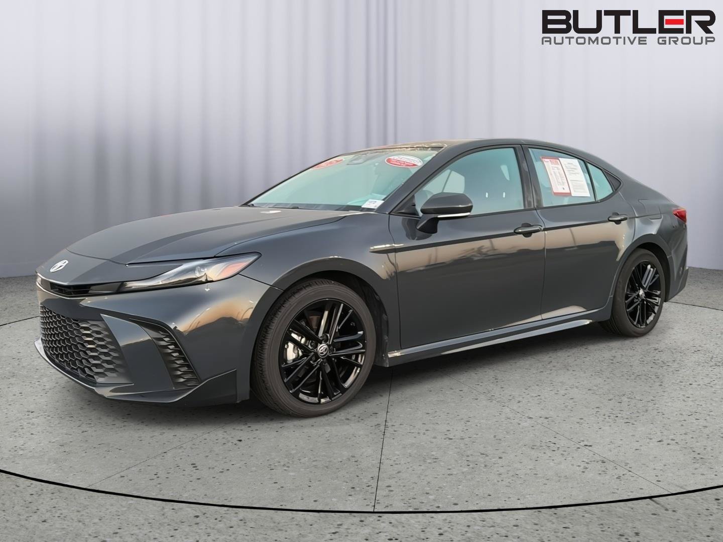 Used 2025 Toyota Camry SE FWD image 2