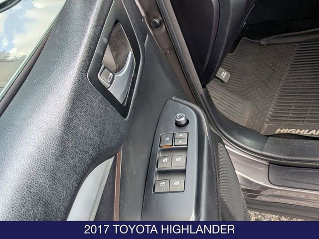 Used 2017 Toyota Highlander XLE AWD/4WD image 9