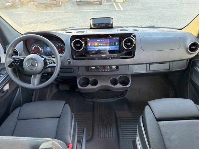 Used 2025 Mercedes-Benz Sprinter 2500 image 9