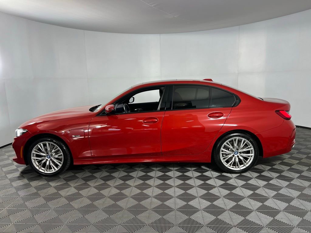 Used 2023 BMW 330e w/ Driving Assistance Package image 9