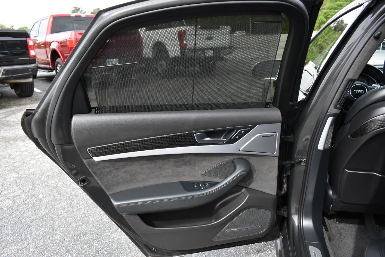 Used 2015 Audi S8 image 34