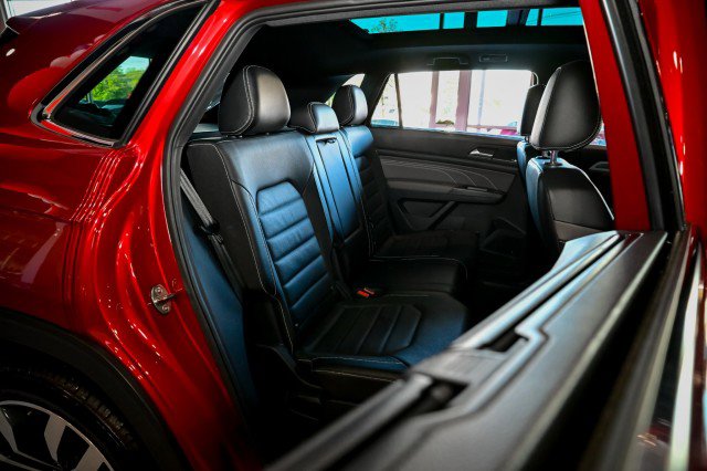 Used 2022 Volkswagen Atlas Cross Sport SEL Premium R-Line image 25