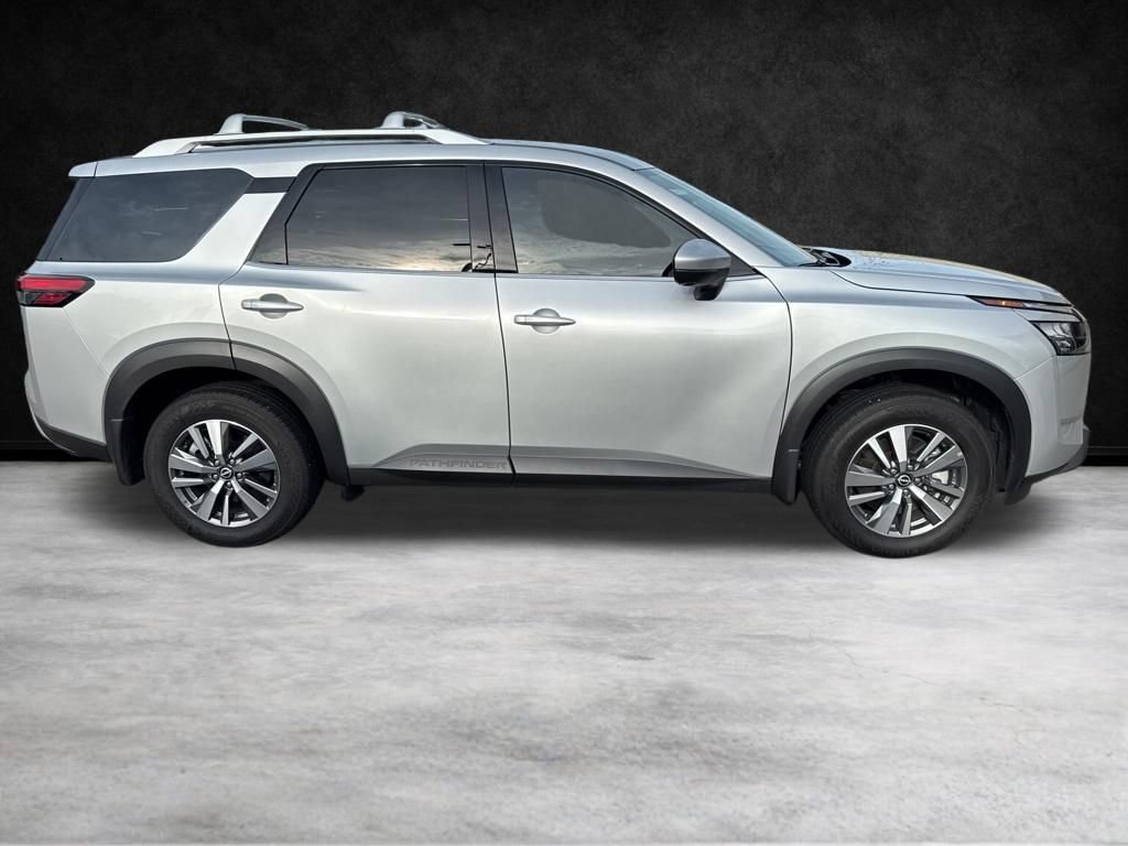 Used 2025 Nissan Pathfinder SL w/ Black Appearance Package FWD image 4