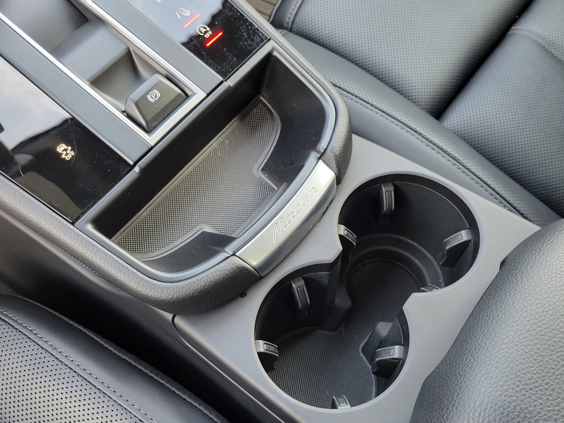 Certified 2025 Porsche Macan image 24