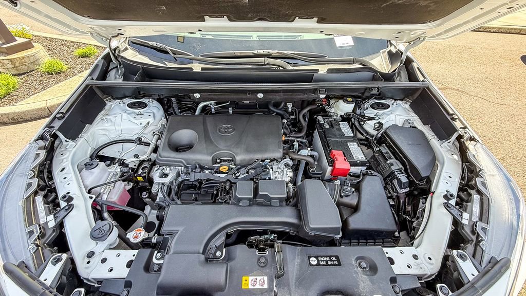 Used 2025 Toyota RAV4 XLE AWD/4WD image 27