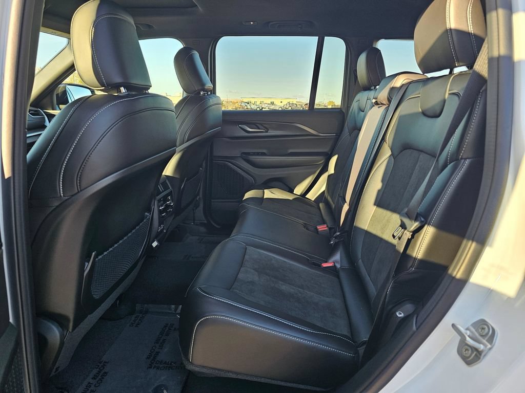 New 2025 Jeep Grand Cherokee Altitude AWD/4WD image 13