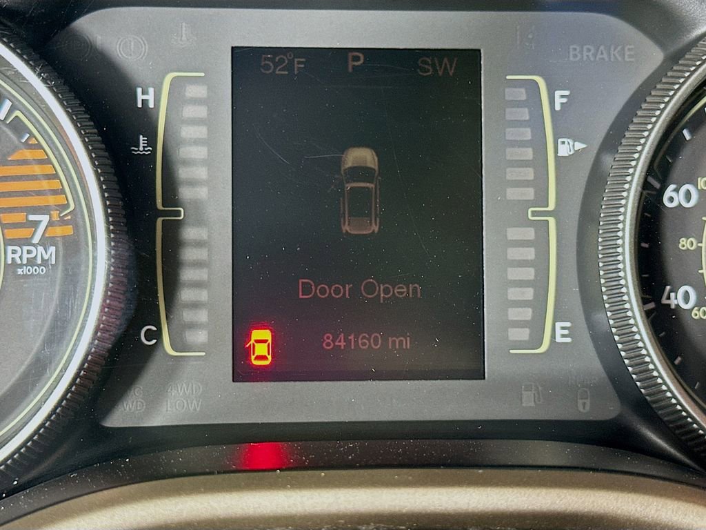 Used 2016 Jeep Cherokee Latitude w/ Cold Weather Group image 17