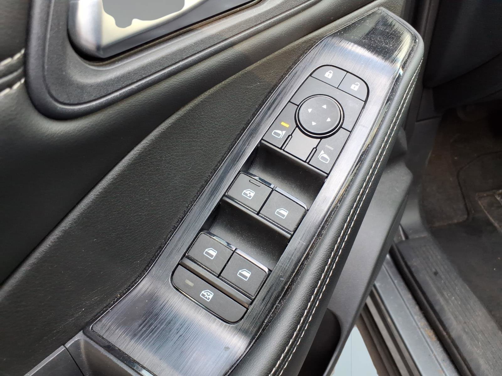 Used 2023 Nissan Rogue SV w/ SV Premium B Package image 13