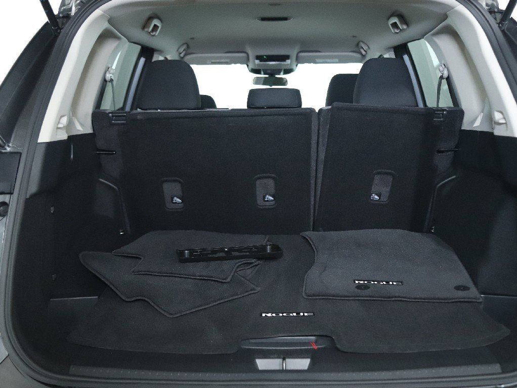 Certified 2023 Nissan Rogue SV image 30
