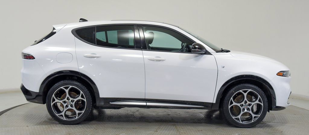 Used 2024 Alfa Romeo Tonale Ti w/ Premium Interior Package image 14