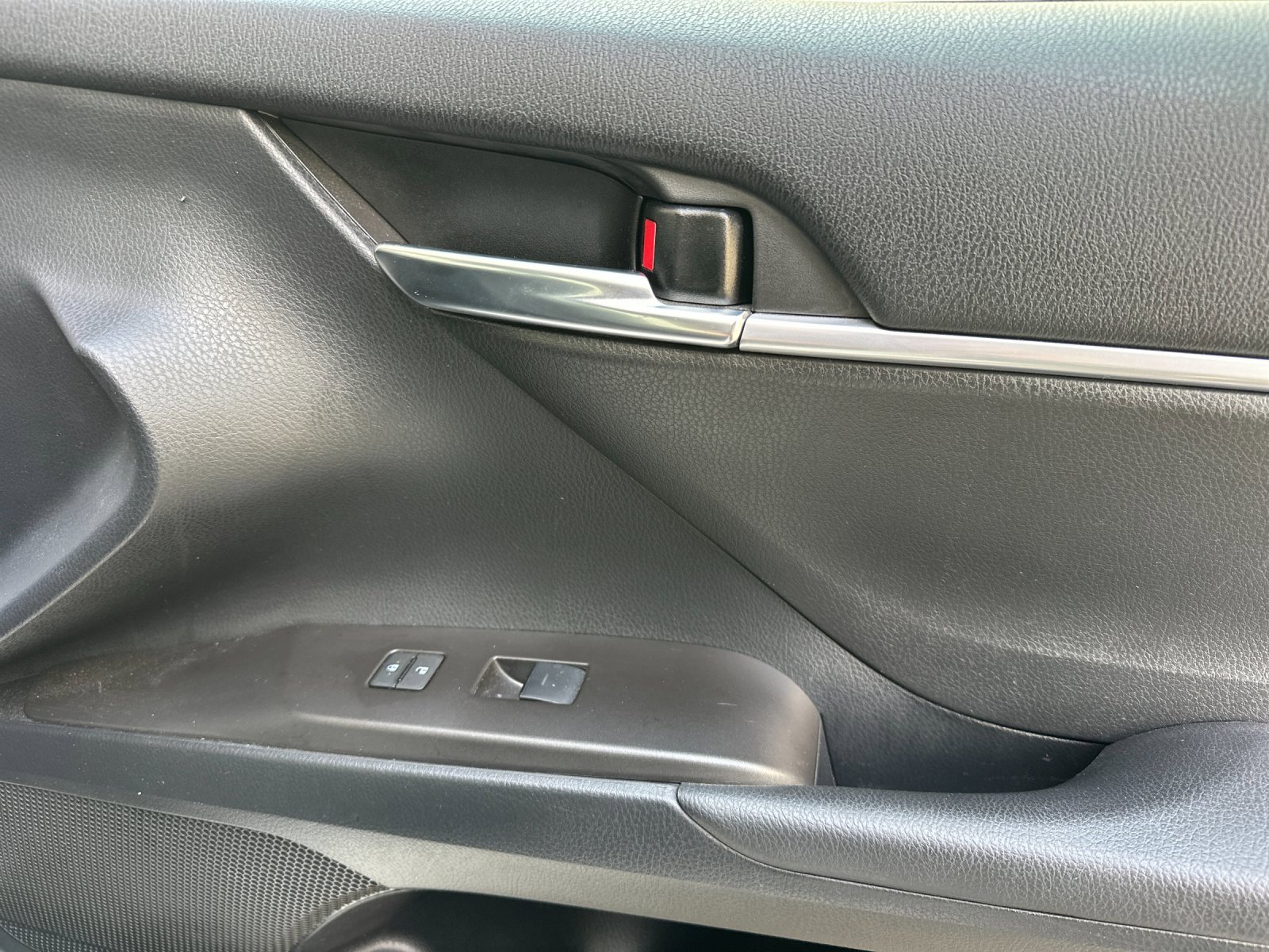 Used 2023 Toyota Camry SE image 18