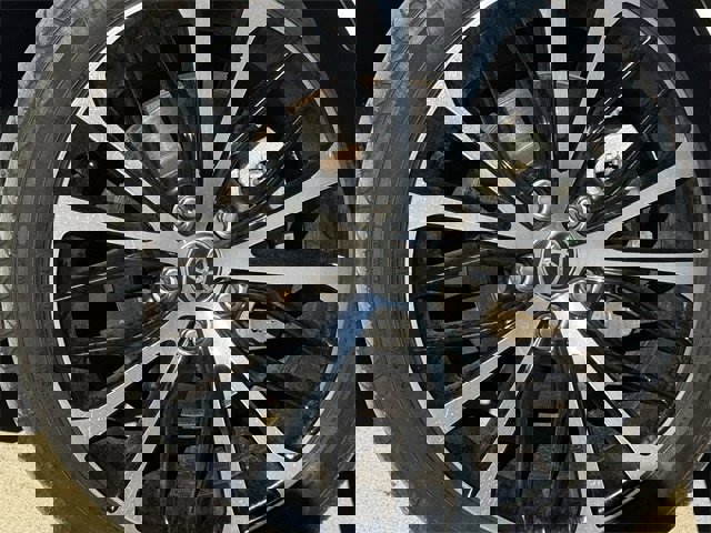 Used 2020 Toyota Camry SE image 9