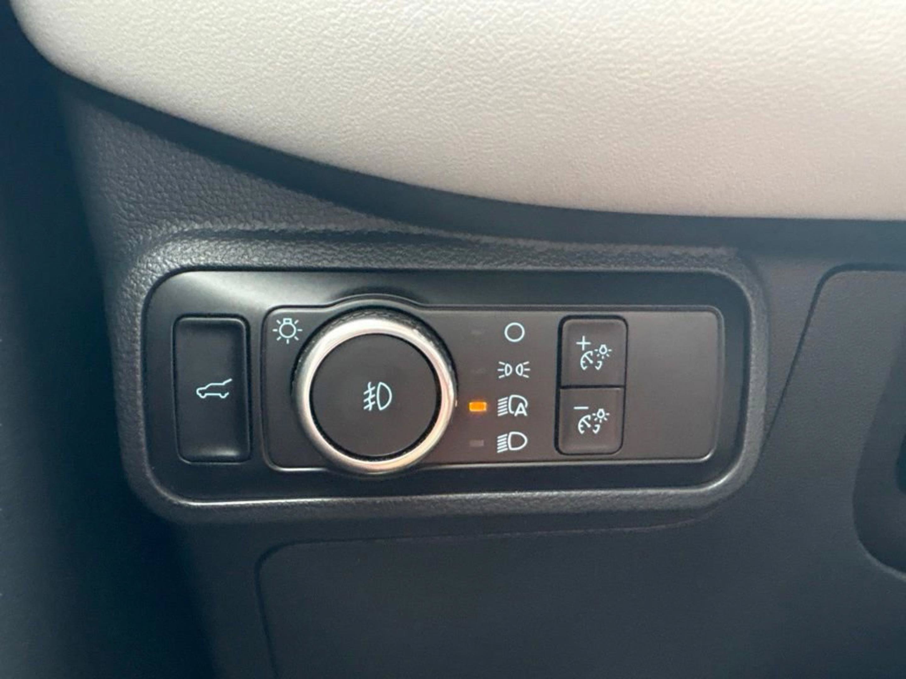 Used 2025 Ford Explorer Active w/ Active Comfort Package RWD image 19