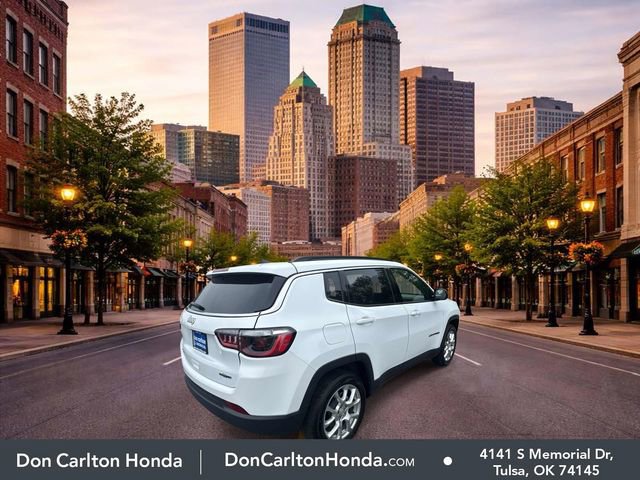 Used 2024 Jeep Compass Latitude AWD/4WD image 4