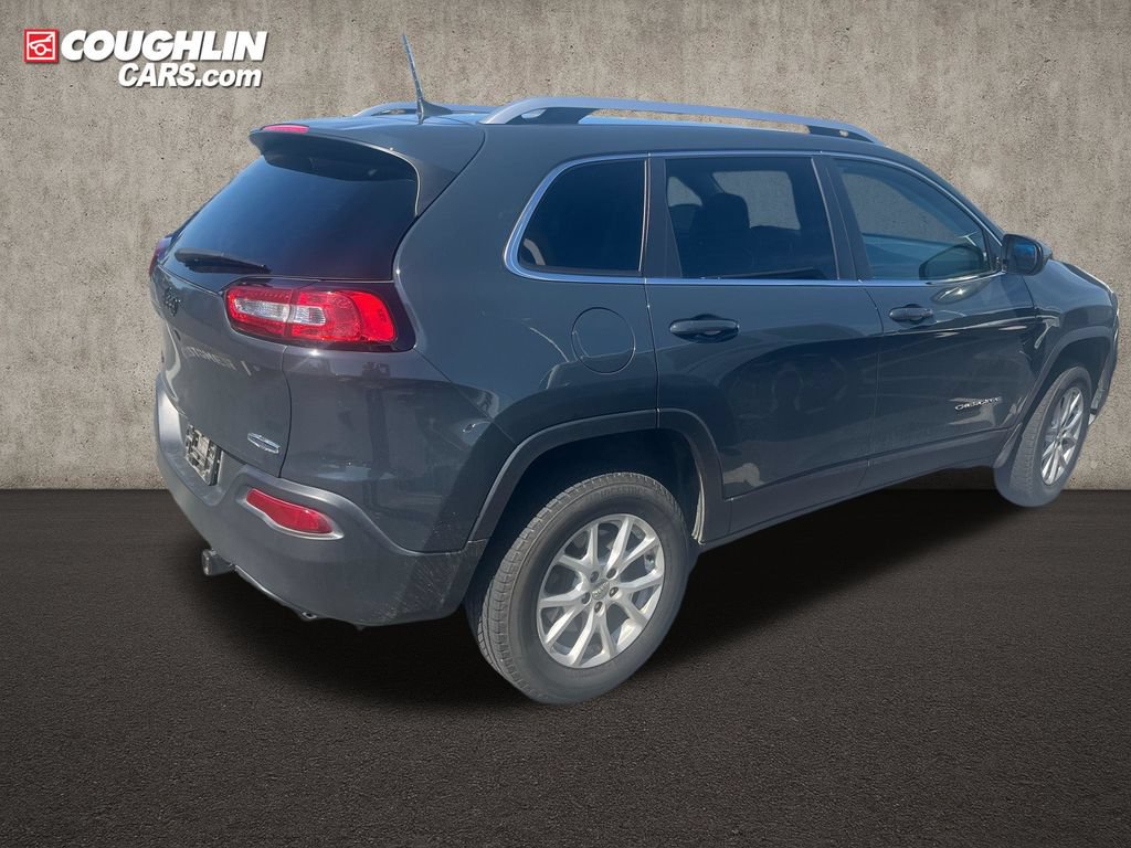 Used 2018 Jeep Cherokee Latitude Plus w/ Cold Weather Group AWD/4WD image 5