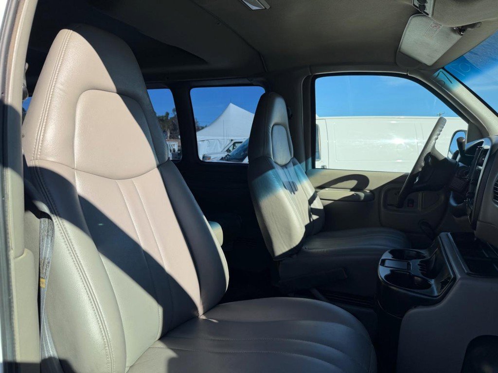 Used 2001 Chevrolet Express 3500 Extended Passenger image 22