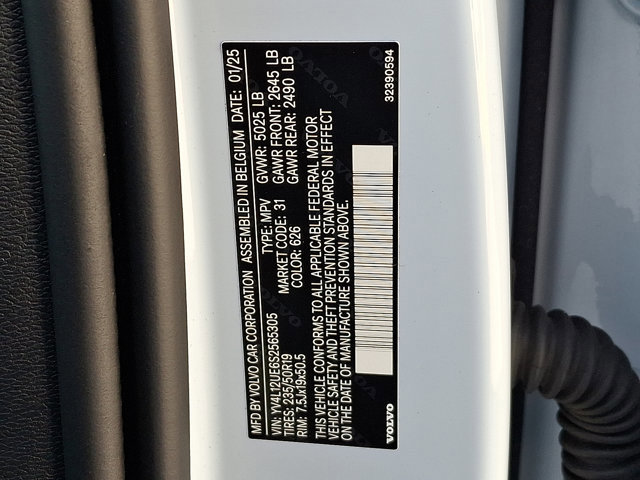 Used 2025 Volvo XC40 B5 Plus image 28