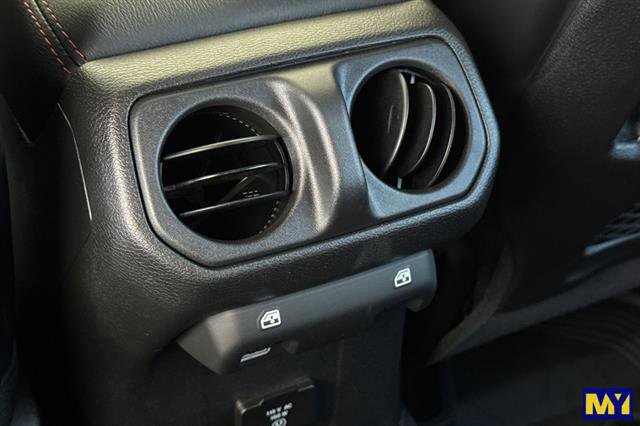 Used 2025 Jeep Wrangler Rubicon w/ Safety Group image 15