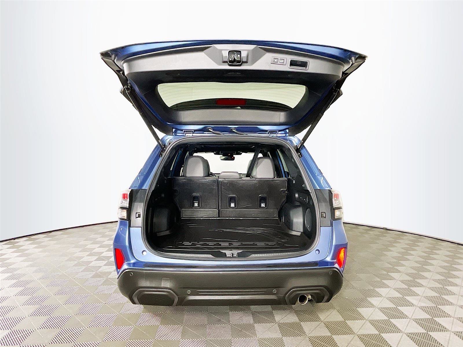 Used 2025 Subaru Forester Limited image 29