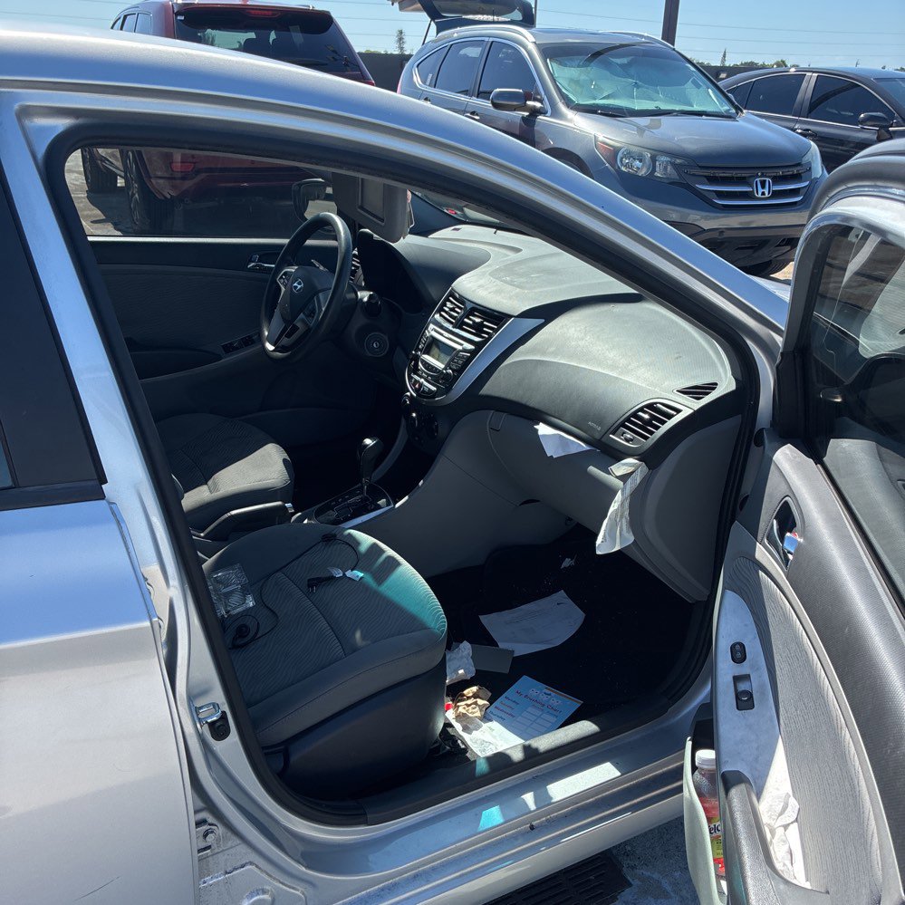 Used 2013 Hyundai Accent GLS w/ Premium Pkg FWD image 11