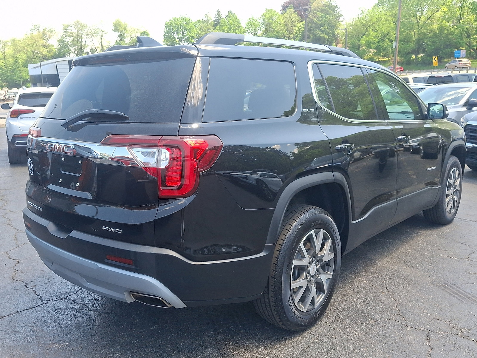Used 2023 GMC Acadia SLE AWD/4WD image 6