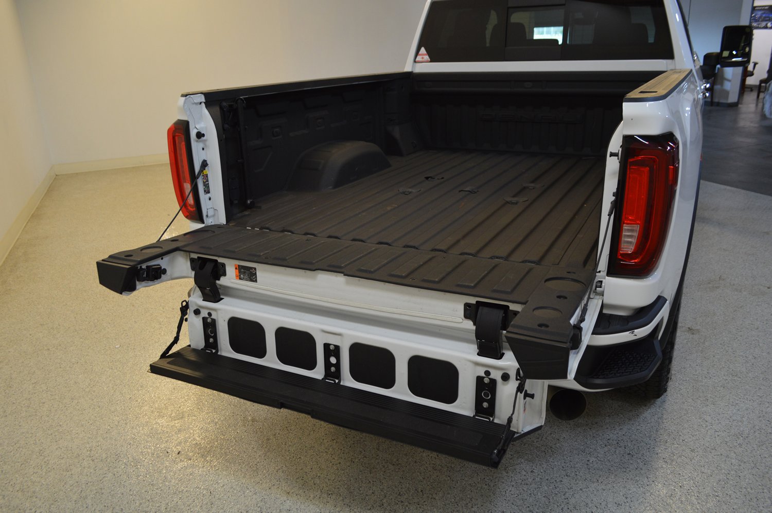 Used 2023 GMC Sierra 2500 Denali w/ Denali Ultimate Package image 14