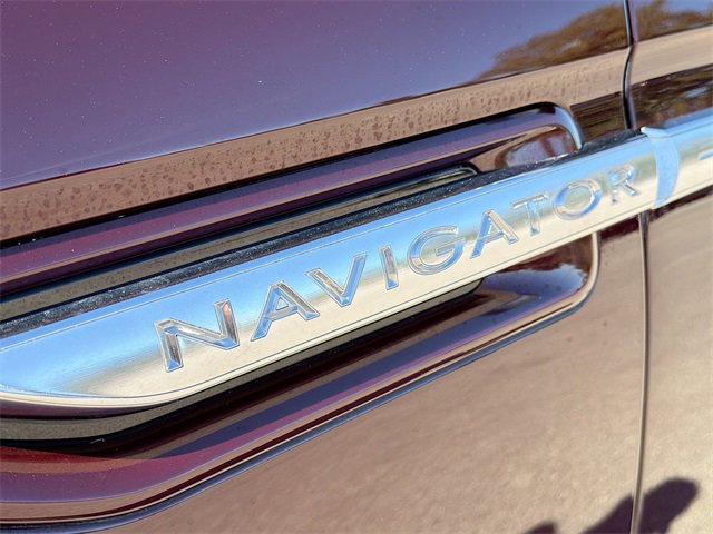 Used 2019 Lincoln Navigator Reserve image 11