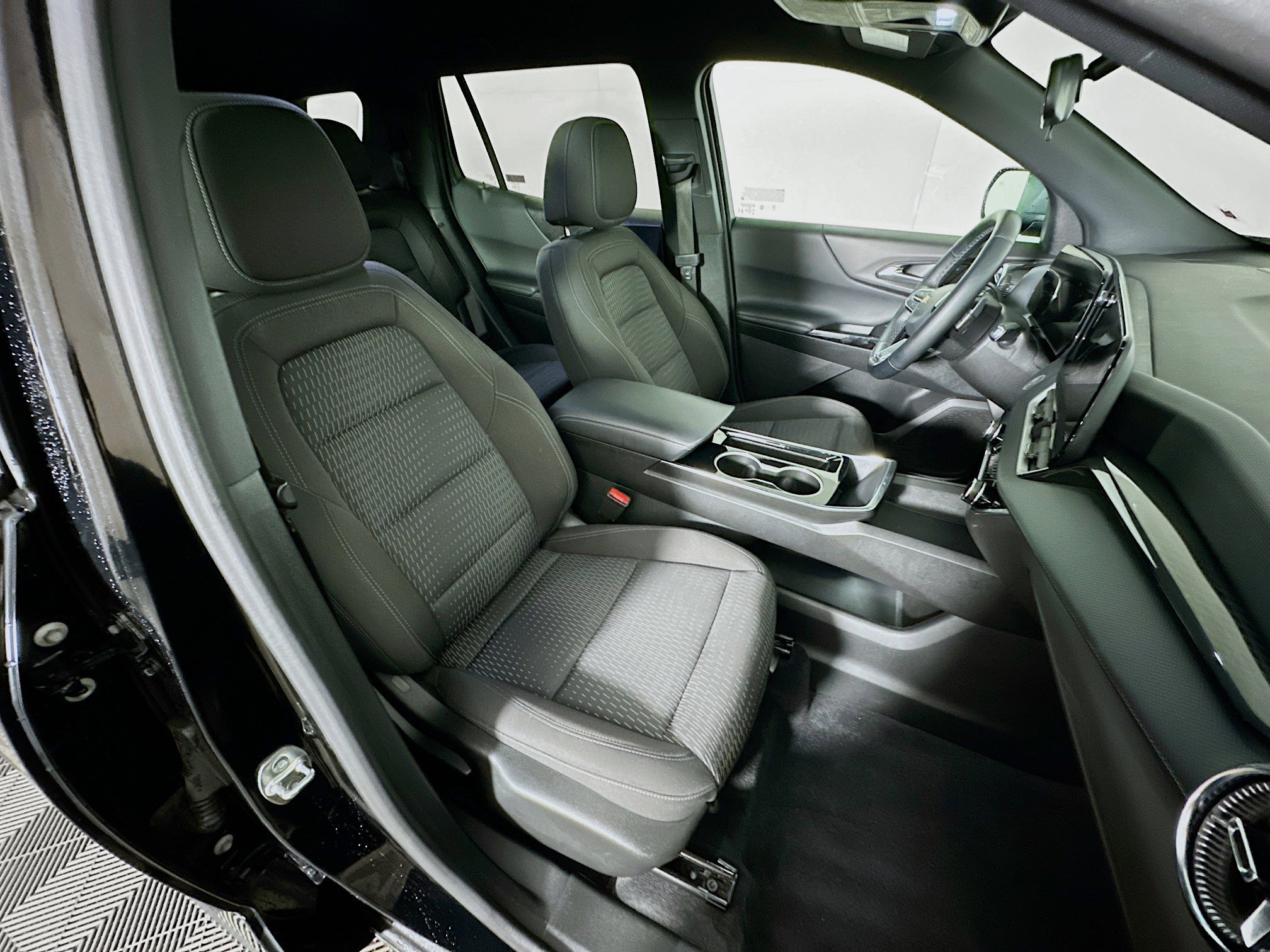 Used 2025 Chevrolet Equinox LT image 30