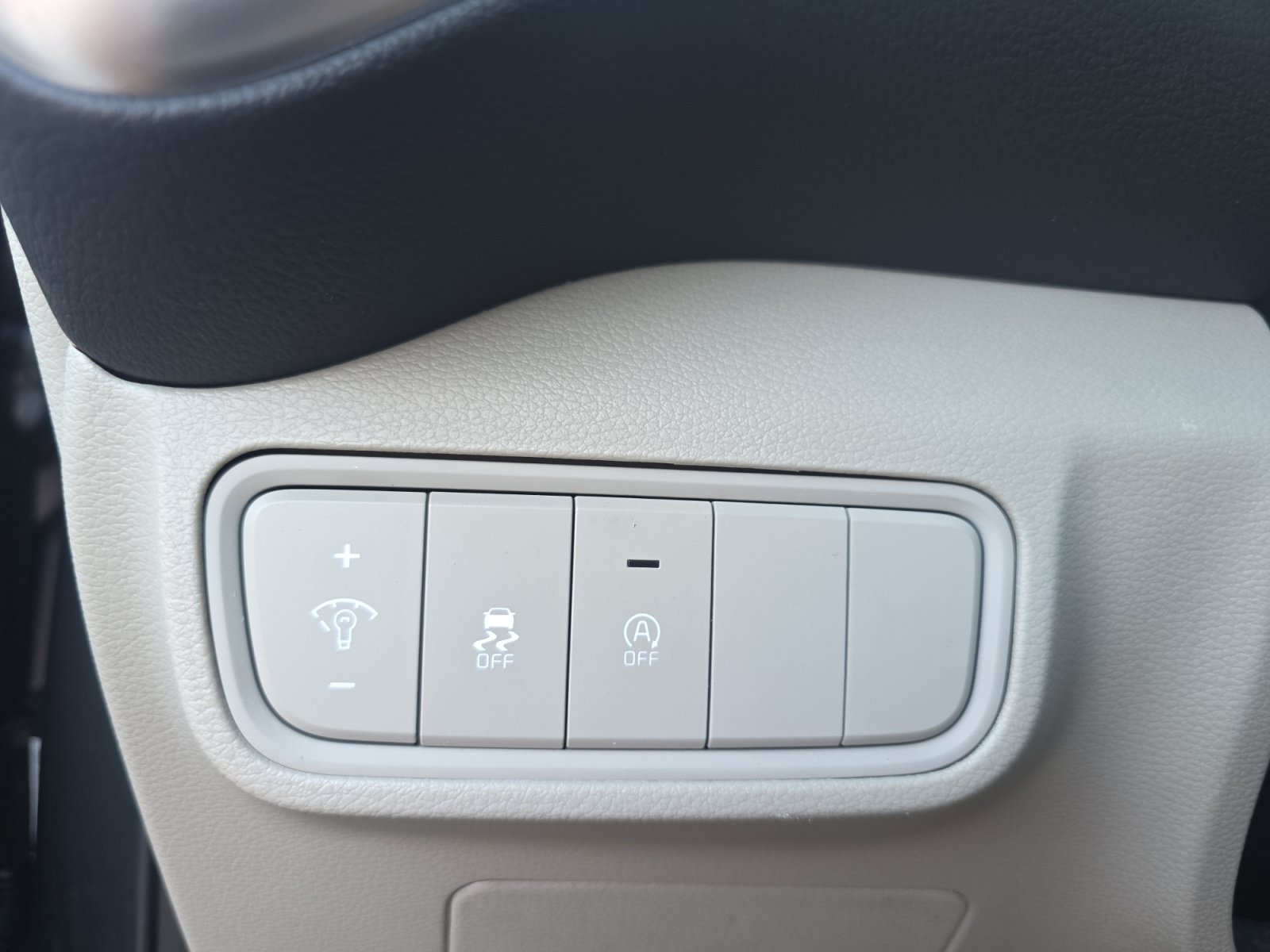 Used 2025 Kia Soul LX w/ LX Technology Package FWD image 25