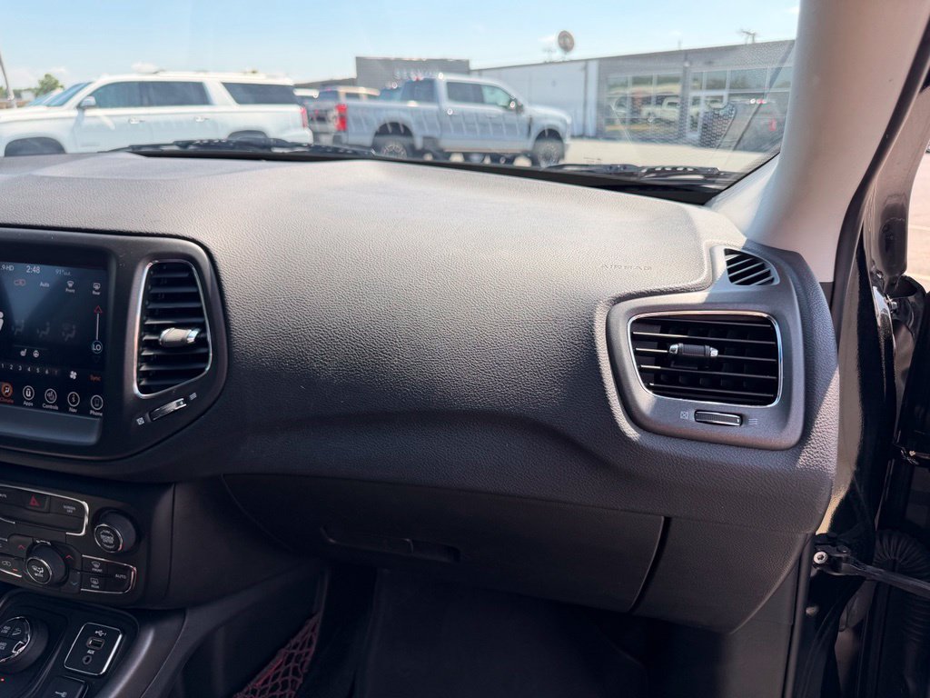 Used 2019 Jeep Compass Trailhawk w/ Cold Weather Group AWD/4WD image 32