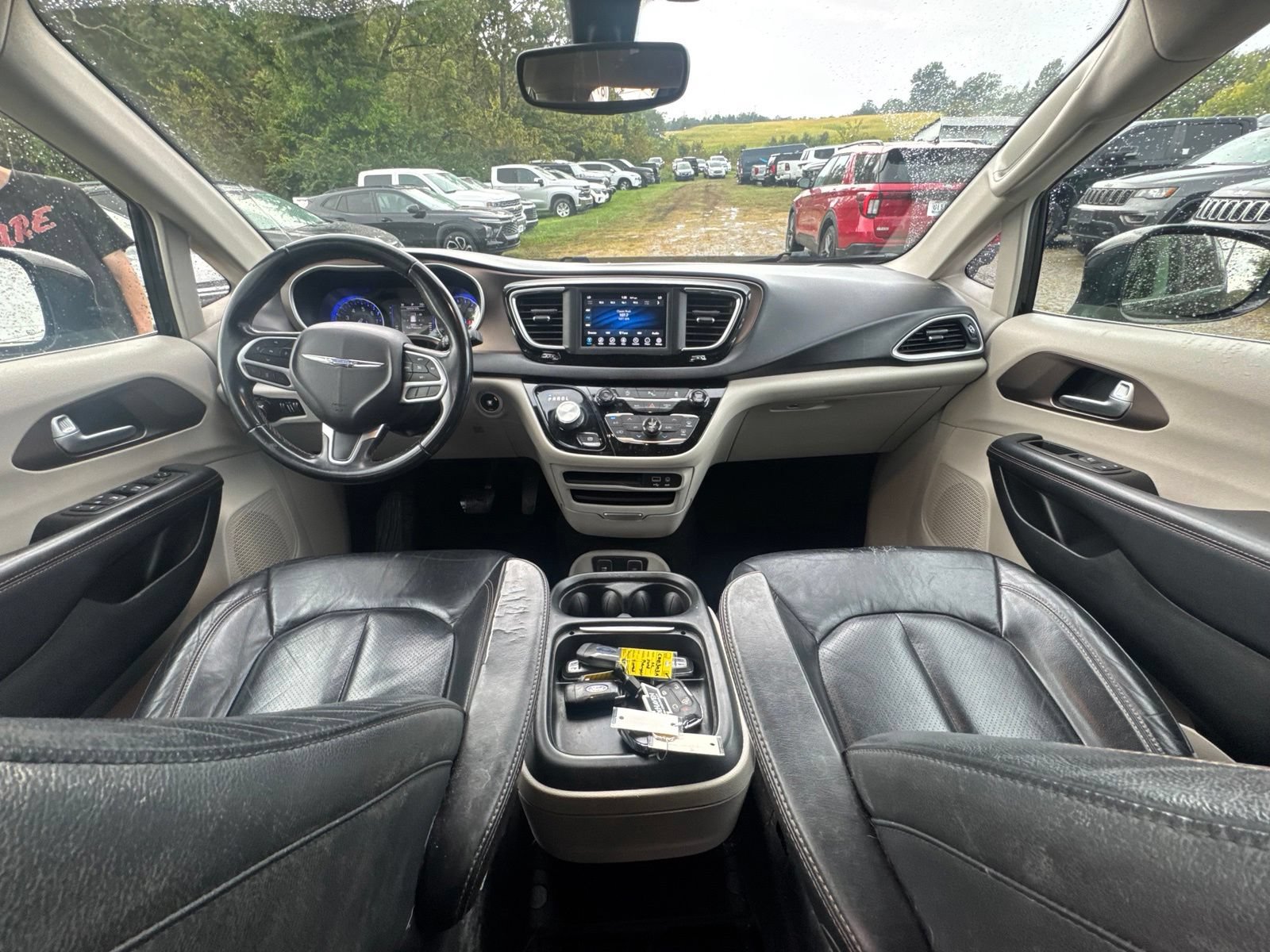 Used 2018 Chrysler Pacifica Touring-L FWD image 25
