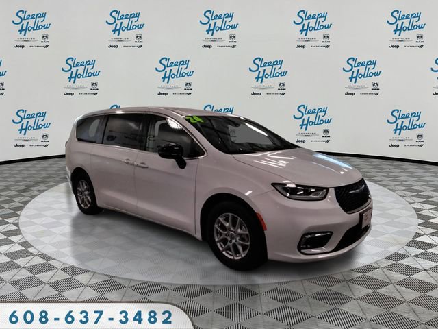 Used 2024 Chrysler Pacifica Touring-L image 3