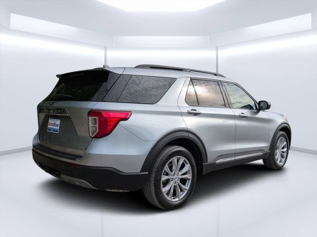 Used 2023 Ford Explorer XLT w/ Equipment Group 202A AWD/4WD image 3