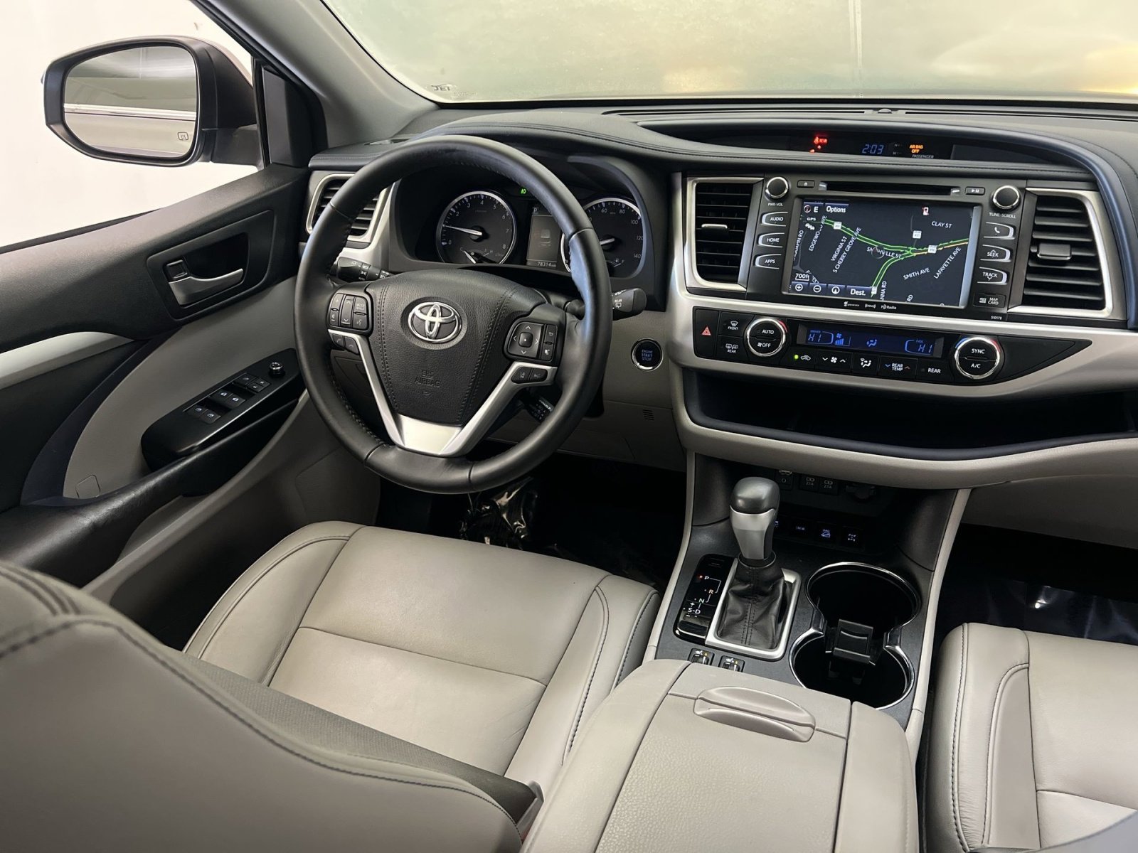 Used 2017 Toyota Highlander XLE image 32