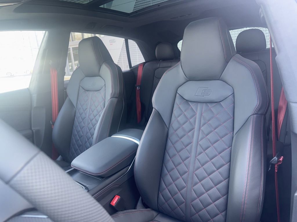 New 2026 Audi SQ8 Prestige image 13