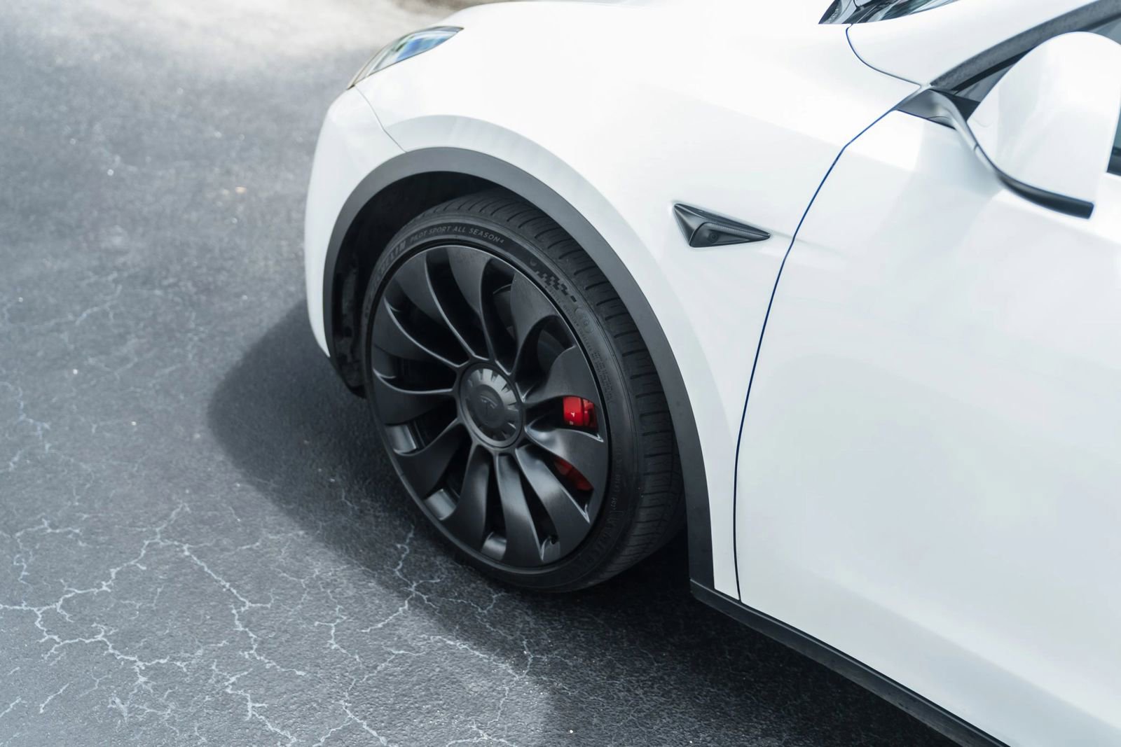 Used 2023 Tesla Model Y Performance AWD/4WD image 14