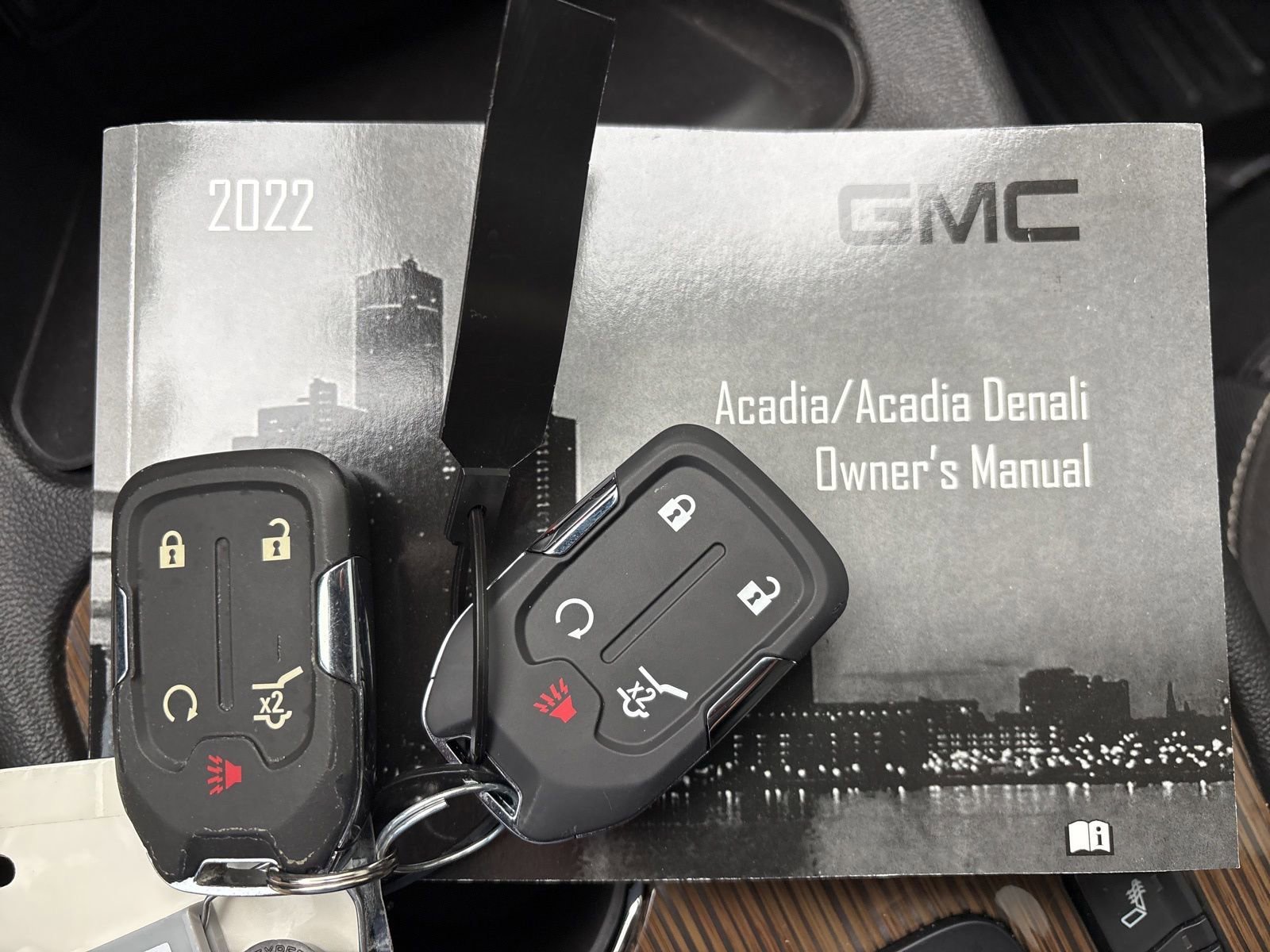 Used 2022 GMC Acadia SLE w/ Driver Convenience Package FWD image 35
