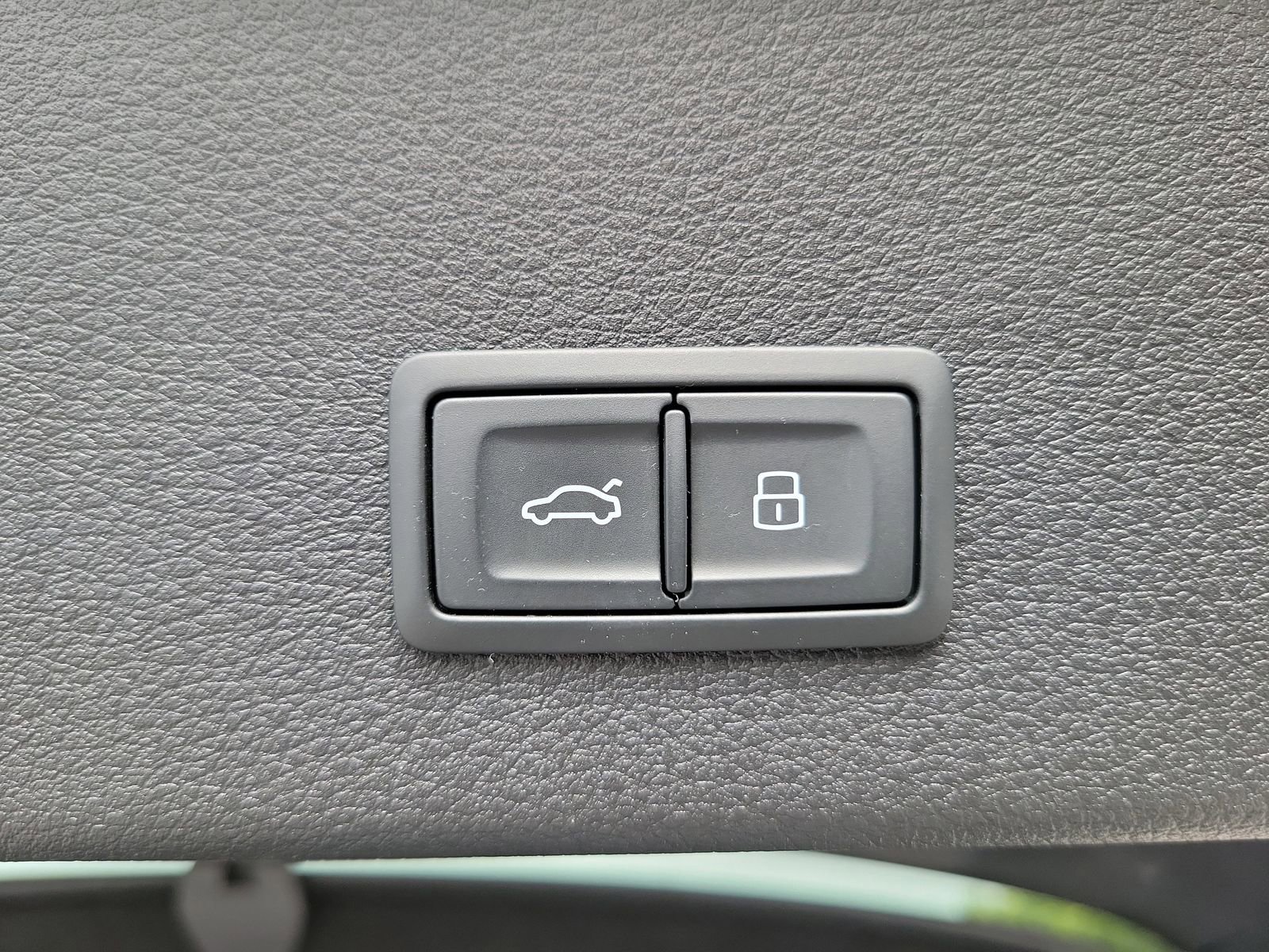 Used 2024 Audi Q8 e-tron Premium Plus w/ Premium Plus Package image 10