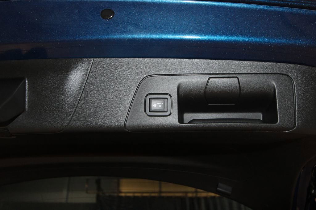 Used 2023 Buick Envision Avenir image 38