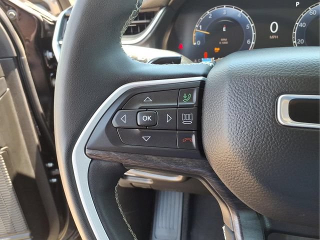 Used 2023 Jeep Grand Cherokee Limited AWD/4WD image 16