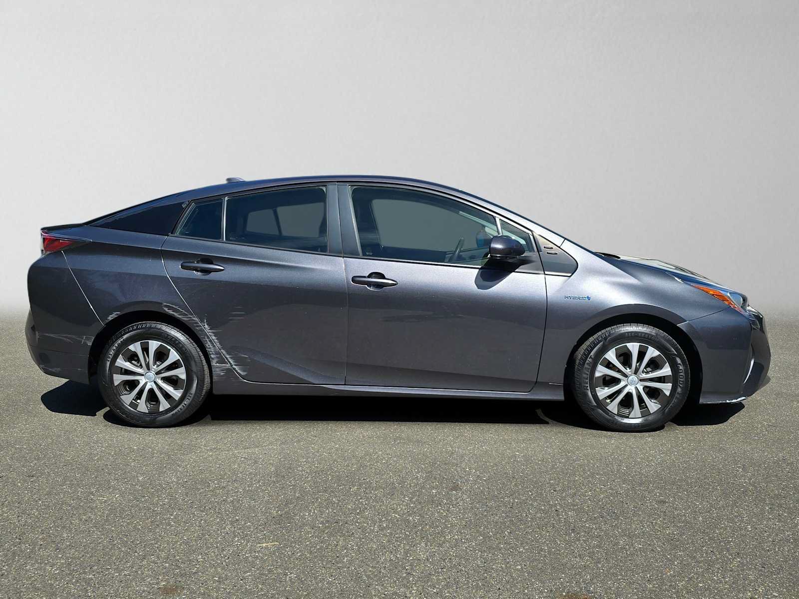 Used 2016 Toyota Prius Two FWD image 2