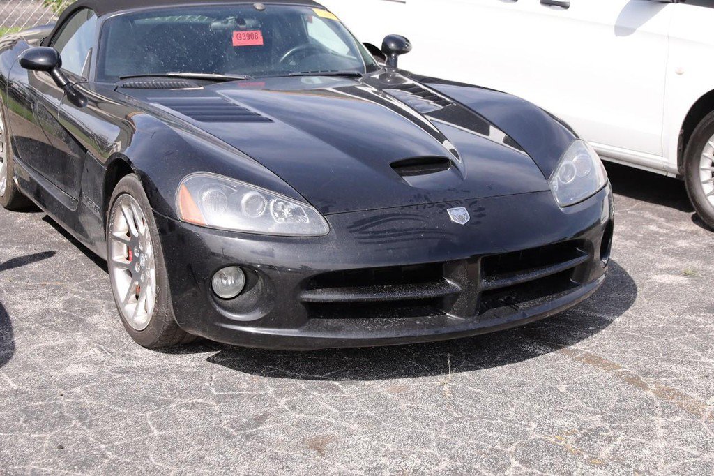Used 2005 Dodge Viper SRT-10 RWD image 2