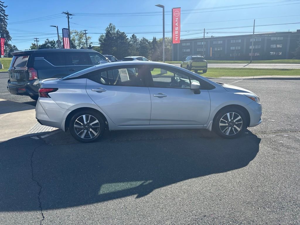 Used 2022 Nissan Versa SV FWD image 7